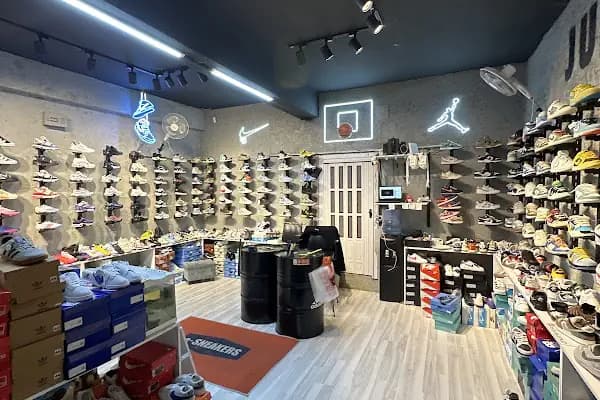 e-SNEAKERS Bağlarbaşı - Ayakkabı mağazası - Bursa Osmangazi