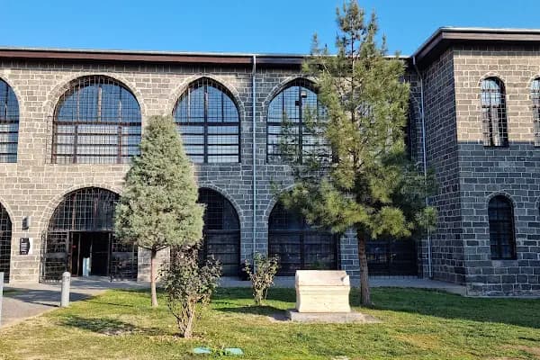 Diyarbakır Kalesi ve Arkeoloji Müzesi - Tarihi Yer - Diyarbakır Sur
