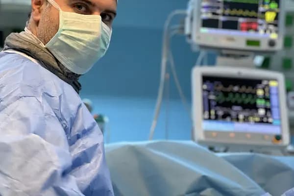 EsteQuality Hair Transplant, Dental Treatment &amp; Cosmetic Surgery - Saç Transplantasyonu Kliniği - İstanbul Büyükçekmece