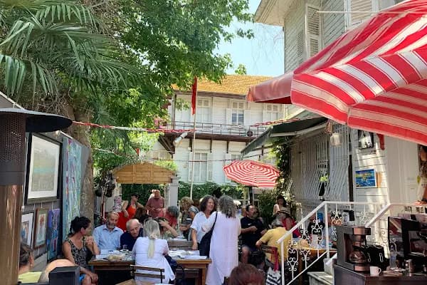 Fil Sanat Alan | İstanbul Büyükada - Sanat Kafe - İstanbul Adalar