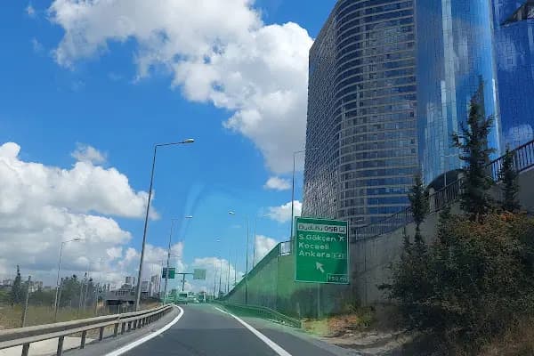 Ataşehir Belediyesi Afet Kriz Merkezi Helikopter Pisti - Helikopter Pisti - İstanbul Beyoğlu