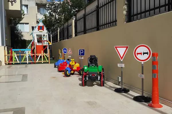 İzmir - Özel - Buca Amerikan Kültür Derneği Anaokulu - Anaokulu - İzmir Buca