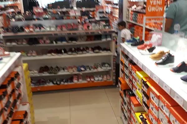 FLO Bağcılar Cadde Mağazası - Ayakkabı mağazası - İstanbul Bağcılar