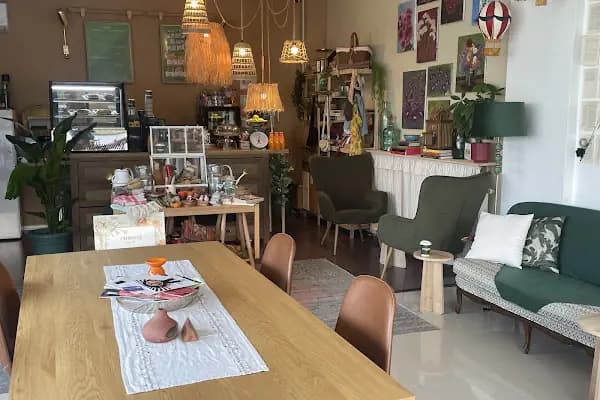 Emmog Cafe - Kahve dükkanı - İstanbul Arnavutköy
