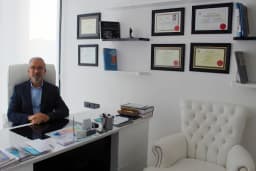 İzmir Estetik Plastik Cerrahı Prof. Dr. Mübin Hoşnuter Kliniği-Vaser Liposuction, Yüz-Boyun-Karın-Bacak-Kol Germe, Rinoplasti