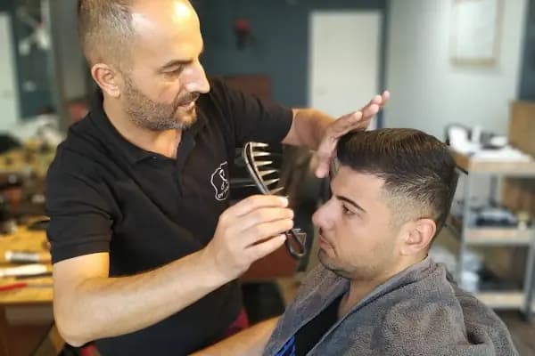 By Yasin sivridağ Erkek Kuaförü - Berber Dükkanı - İzmir Bayraklı