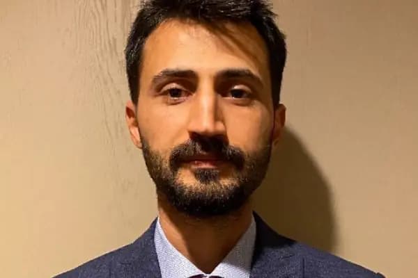 Doç. Dr. İlker Uyar - Estetik Cerrah - İzmir Konak