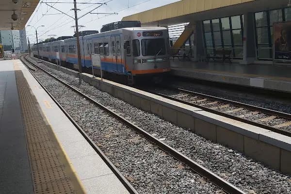Merter Metro Istasyonu - Büyük Şehir Tren Şirketi - İstanbul Sancaktepe