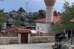 Sarıhacılar Camii