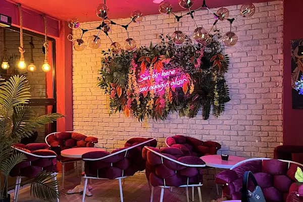 Qugga Cafe Pastane Restorant - Kafe - İstanbul Güngören