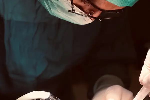 Konya Diş Hekimi Ahmet Dikici - Konya İmplant , Zirkonyum , Diş Estetik, Konya Diş Teli - Diş Hekimi - Konya Meram