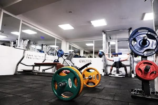 Mr Olympia Spor Salonu - Spor salonu - İzmir Bayraklı