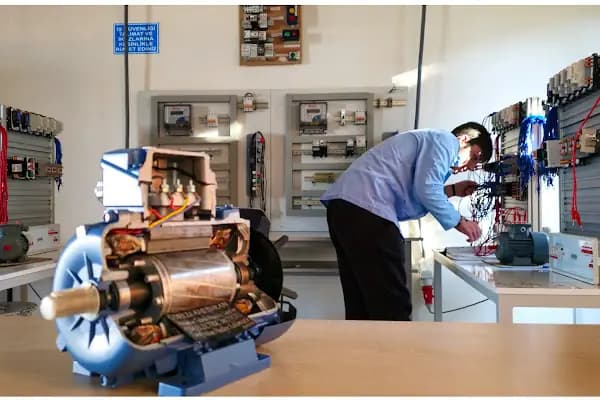 Çorlu Ahi Evran Mesleki ve Teknik Anadolu Lisesi Motorlu Araçlar Teknolojisi Alanı - Meslek Okulu - Tekirdağ Süleymanpaşa