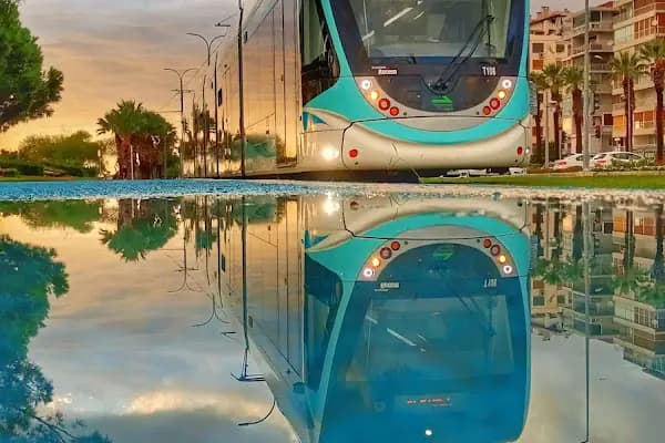 Bostanlı Tramvay Durağı - Otobüs Durağı - İzmir Çeşme