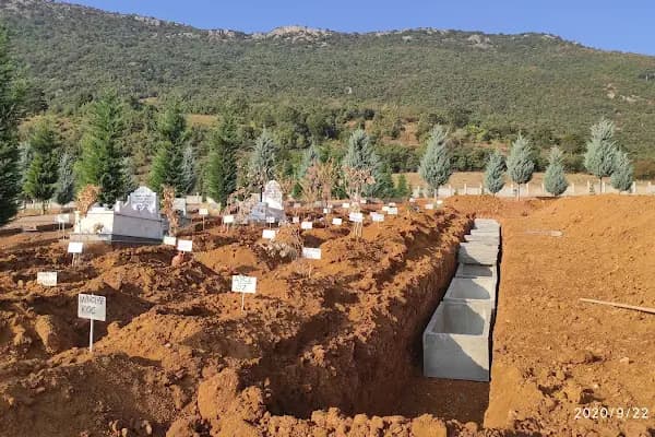 Seyyid Mahmut Hayrani Mezarlığı (Akşehir Yeni Mezarlık) - Mezarlık - Konya Akşehir