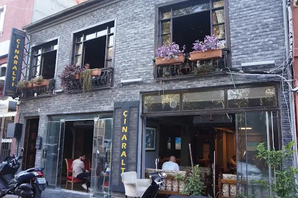 Tarihi Tophane Çınaraltı Nargile Cafe - Kafe - İstanbul Avcılar