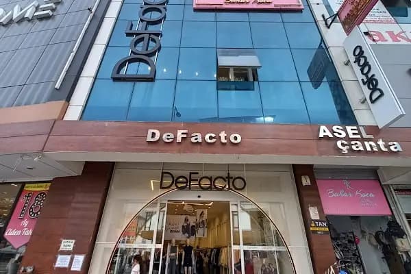 DeFacto - Giyim mağazası - İstanbul Esenler