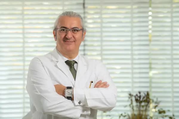 Op. Dr. İlhan Serdaroğlu - Saç Transplantasyonu Kliniği - İstanbul Kadıköy
