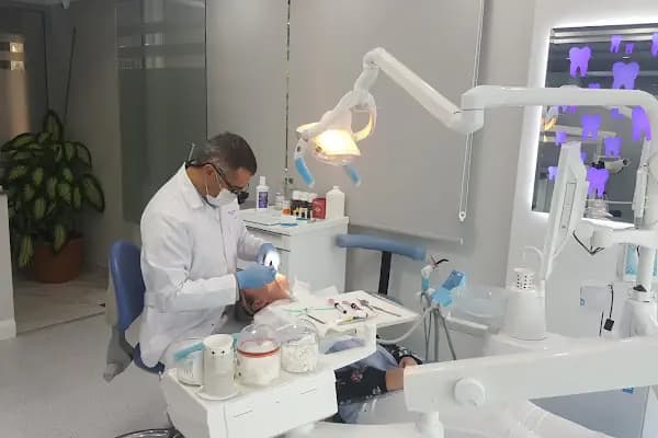 Dişhekimi Ender Memişoğlu - Doktor - Antalya Konyaaltı