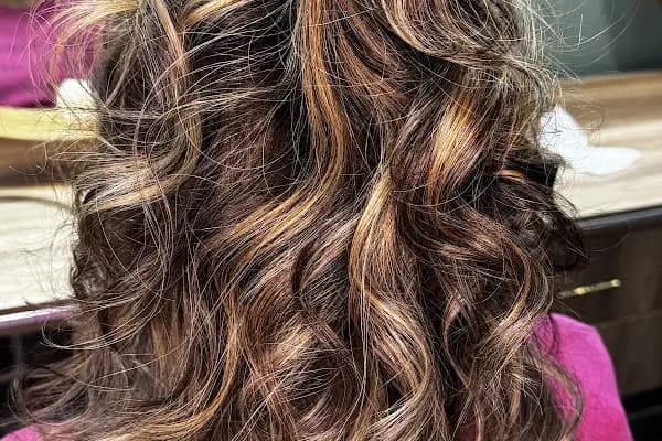 Anka Saç Tasarım ve Güzellik Salonu - Güzellik Salonu - İzmir Çeşme