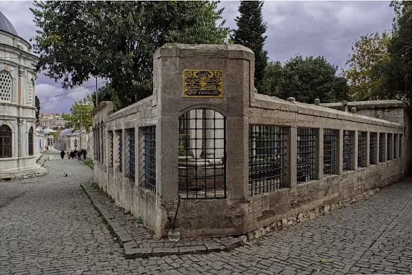 Adile Sultan Türbesi - Mezarlık - İstanbul Eyüpsultan