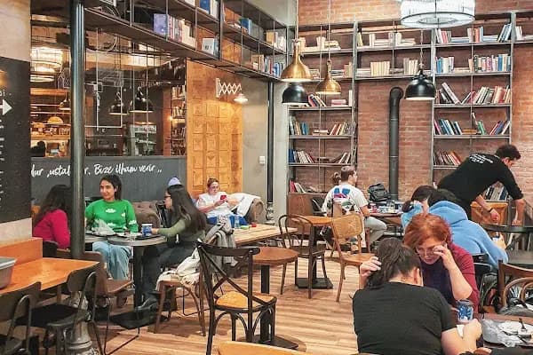 Caffè Nero - Kahve dükkanı - İzmir Karabağlar