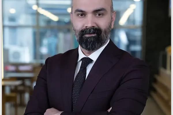 Op. Dr. Mirza Yıldırım | Estetik, Plastik ve Rekonstrüktif Cerrahi Uzmanı - Estetik Cerrahi Kliniği - İstanbul Kadıköy