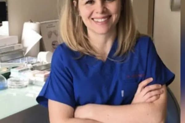 Diş Hekimi Protez Uzmanı Dr. Fidan AKALIN BERKER Ataşehir İstanbul - Diş Hekimi - İstanbul Ataşehir