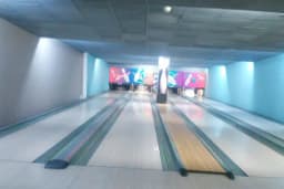 Royal Bowling &amp; Bilardo