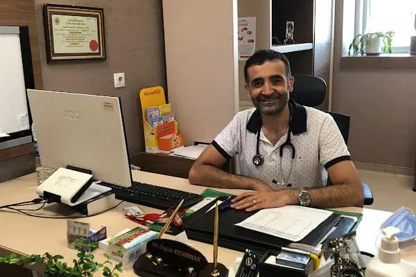 Dr. Öğr. Üyesi Özgür Demirhan ( Dahiliye - İç Hastalıkları ) Ankara - Dahiliye Uzmanı - Ankara Etimesgut