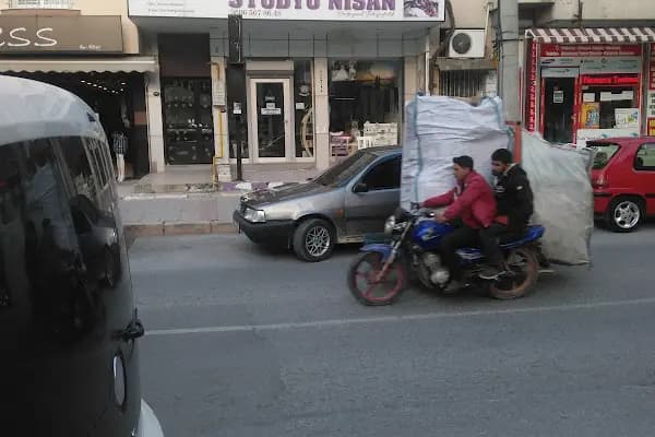 Stüdyo Nisan - Fotoğraf Stüdyosu - İzmir Buca