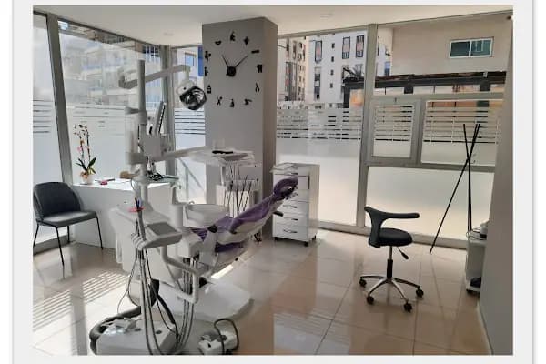 Diş Hekimi Halime Savci - Astro Dent Ağız ve Diş Sağlığı Kliniği - Diş Hekimi - Mardin Artuklu