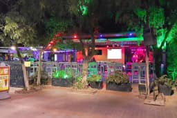 Queen Beach&amp;Pub