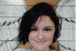 Dt. Nazlı Çam, Diş Hekimi