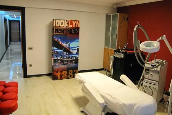 İzmir Estetik Cerrahi Kliniği Dr. Tolgahan Alpaydın | Meme Büyütme | Burun Estetiği | Liposuction | - Estetik Cerrah - İzmir Aliağa
