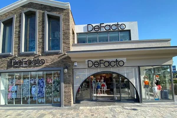 DeFacto - Giyim mağazası - İzmir Çeşme