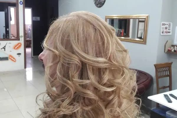 Salon Nostalji Saç Tasarım - Kuaför - İstanbul Avcılar