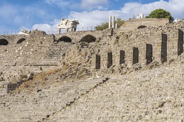 Pergamon Amfi Tiyatro( dünyanın en dik amfi antik tiyatrosu) - Tarihi Yer - İzmir Bergama