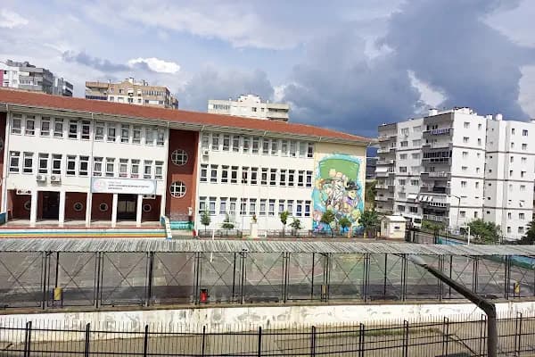 Şehit Üsteğmen Konuralp Özcan Ortaokulu - Okul - İzmir Aliağa