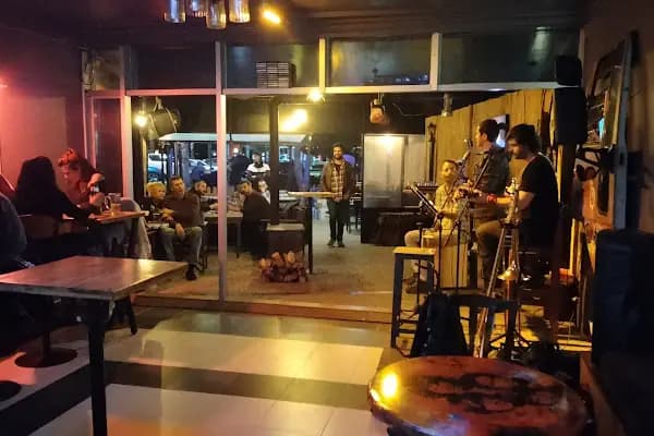 Red House Pub Adana - Canlı Müzik Olan Bar - Adana Seyhan