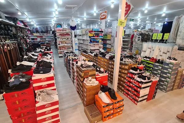 82 Salı Pazarı - Alışveriş merkezi - Antalya Alanya