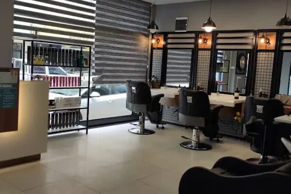 Saloon Burak Erkek Kuaförü - Berber Dükkanı - İzmir Buca