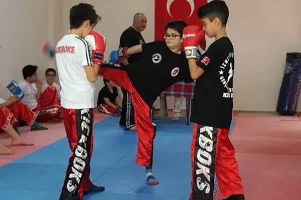 İzmir Altın Dövüş Gold Fight Spor Kulübü - Kickboks Okulu - İzmir Buca