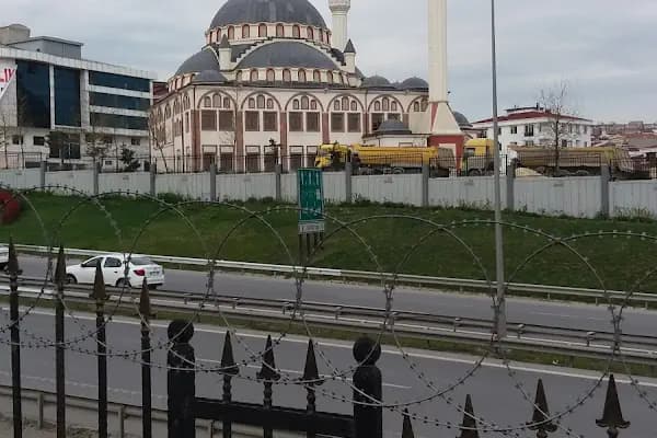 Emin BATMAZOGLU parki Yağmur Cafe - Botanik bahçesi - İstanbul Bahçelievler