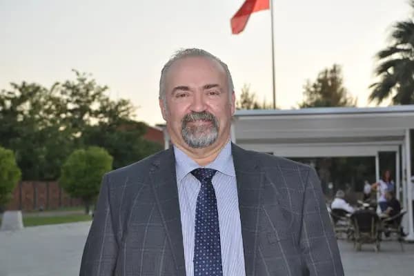 Prof. Dr. Erhan Sesli - Ortopedi Cerrahı - İzmir Bayraklı