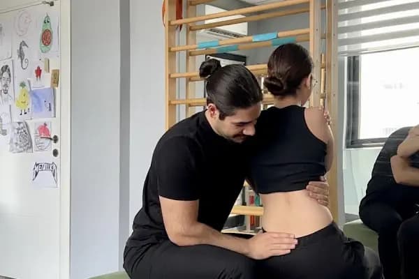 Uzm. Fzt. Berkay Tutar - Adana Skolyoz Merkezi - Fizik Tedavi Kliniği - Adana Seyhan