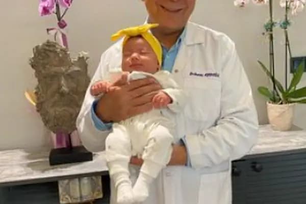 DR. NEZİHİ EŞREF KURDOĞLU - Kadın Hastalıkları ve Doğum Uzmanı - Adana Seyhan