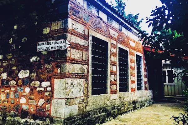 Sahabeden Hz Kab ra türbesi - İbadethane - İstanbul Beyoğlu