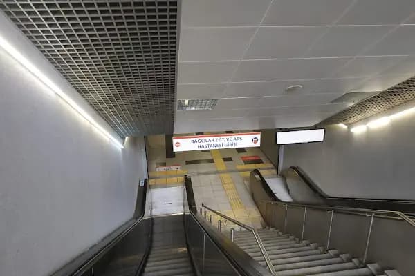 Üçyüzlü - Metro İstasyonu - İstanbul Bağcılar