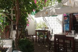 Üstün Cafe